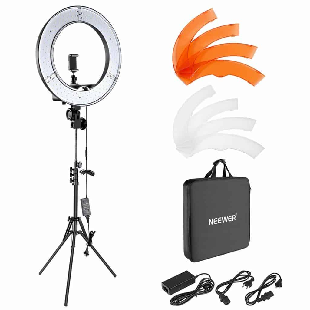 Ring light for good hair images in the salon